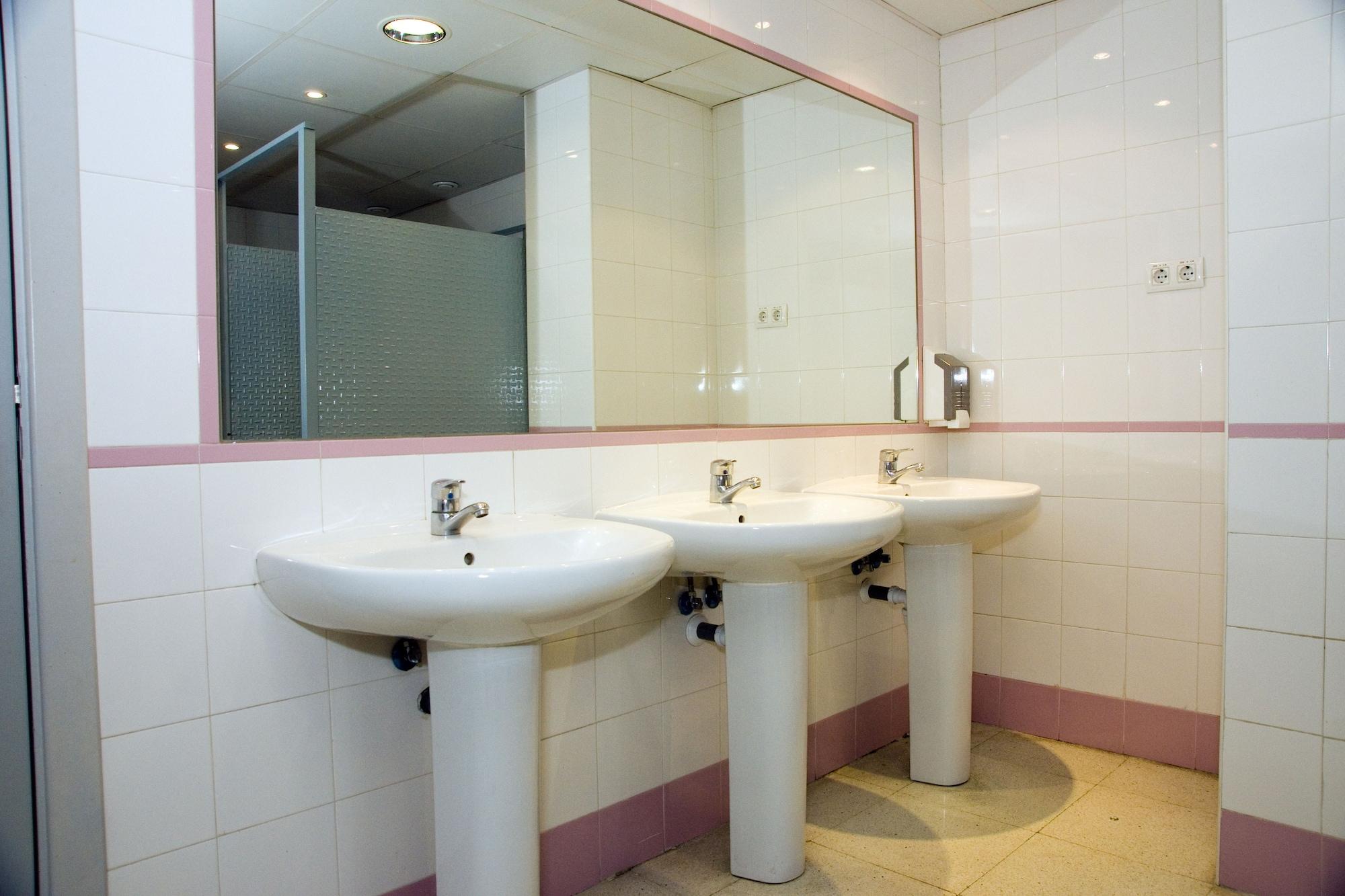 Hostal Welcome Madrid Bagian luar foto