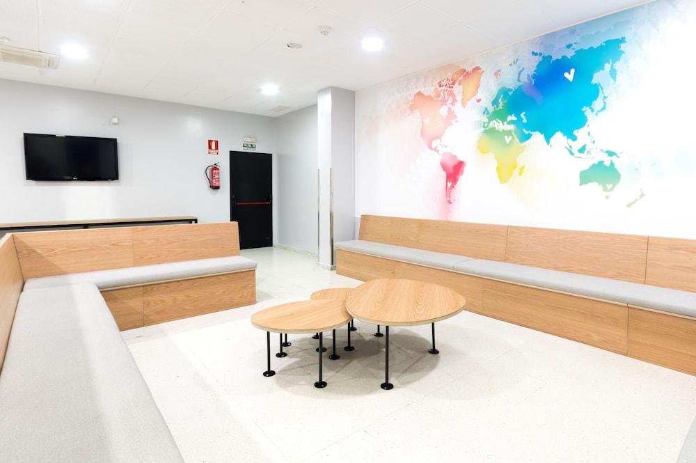 Hostal Welcome Madrid Bagian luar foto
