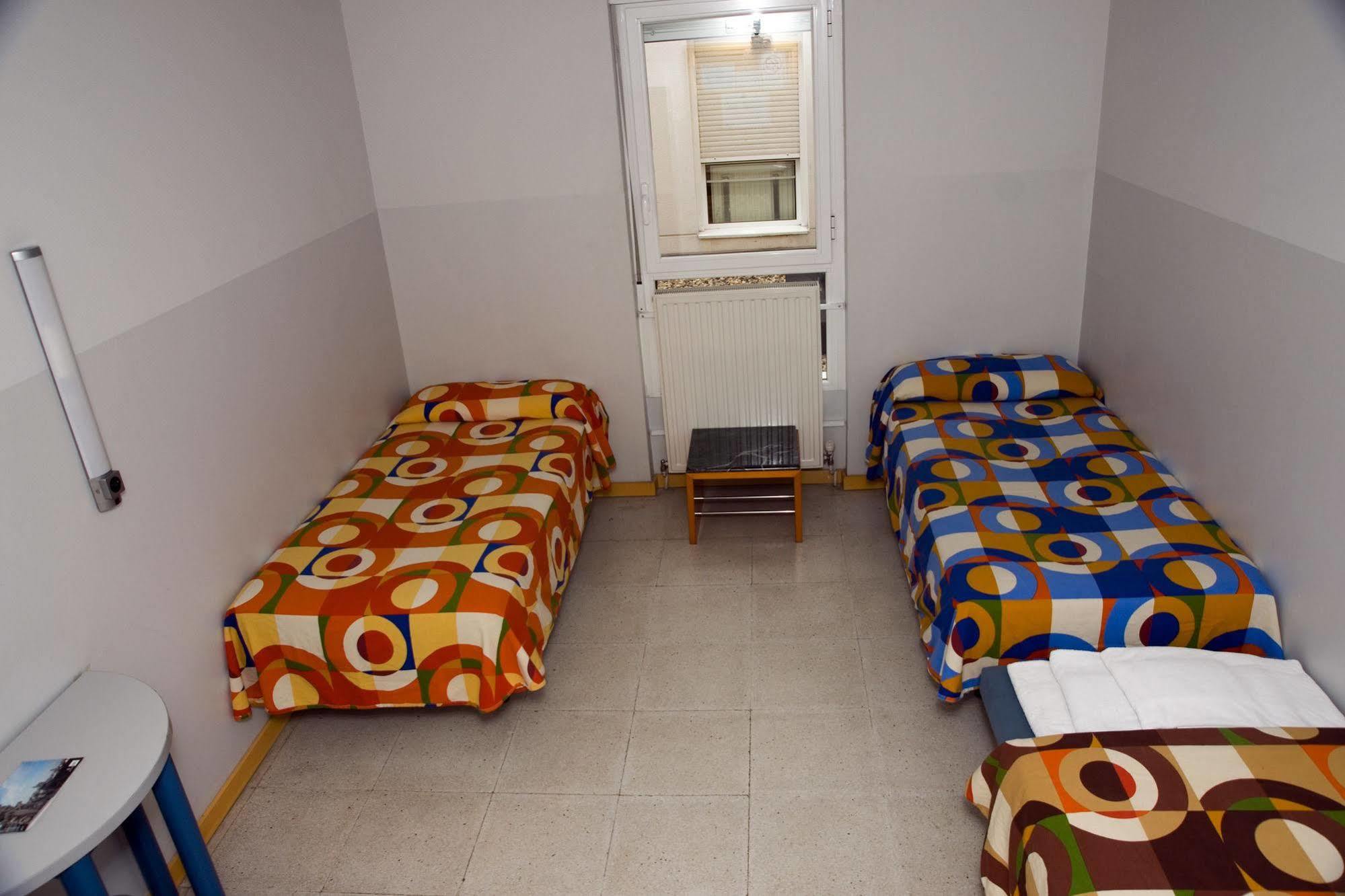 Hostal Welcome Madrid Bagian luar foto