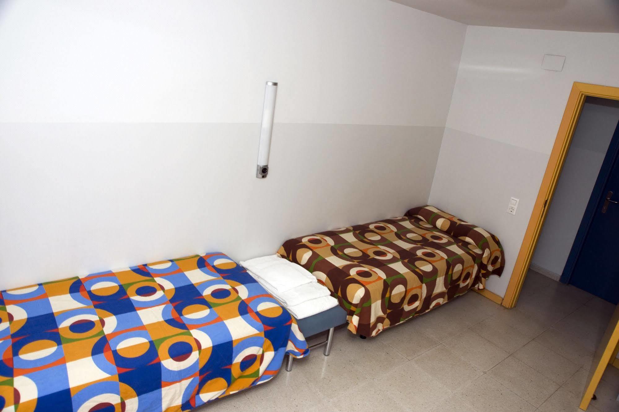 Hostal Welcome Madrid Bagian luar foto