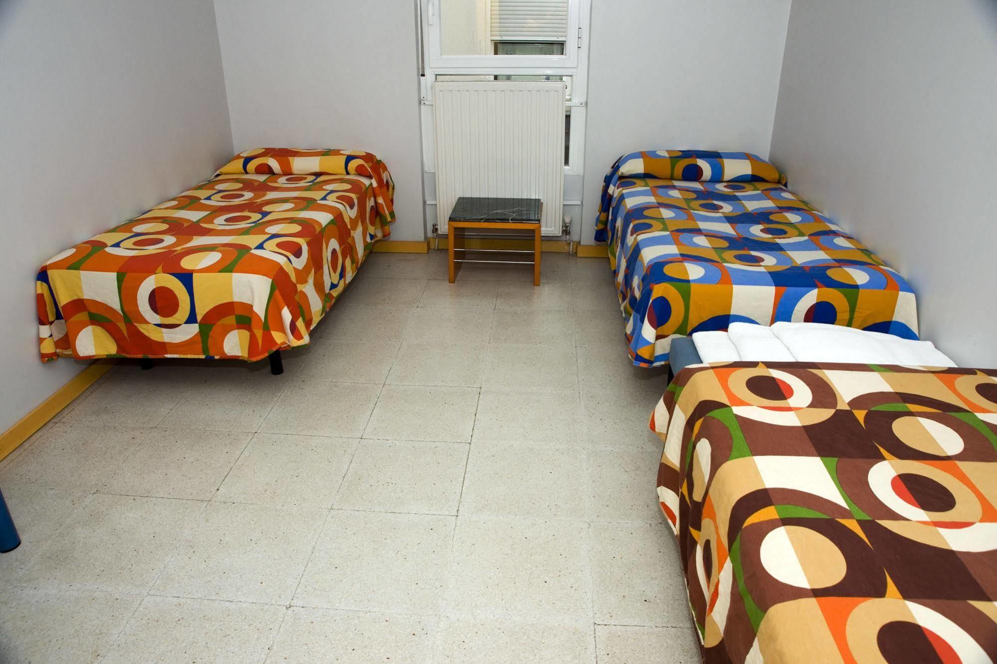 Hostal Welcome Madrid Bagian luar foto